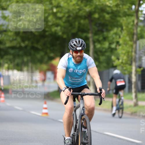 10.08.2025 - GEWOBA Citytriathlon Bremen Yannick Fuchs http://msf.ph/oto/8545959 10.08.2025 13:00:41 Radfahren 581, 613, 785, 1023 meine-sportfotos.de