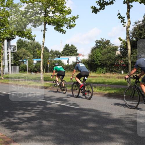 10.08.2025 - GEWOBA Citytriathlon Bremen Yannick Fuchs http://msf.ph/oto/8545970 10.08.2025 10:37:27 Radfahren 33, 75, 121, 123, 145, 219, 455, 485 meine-sportfotos.de