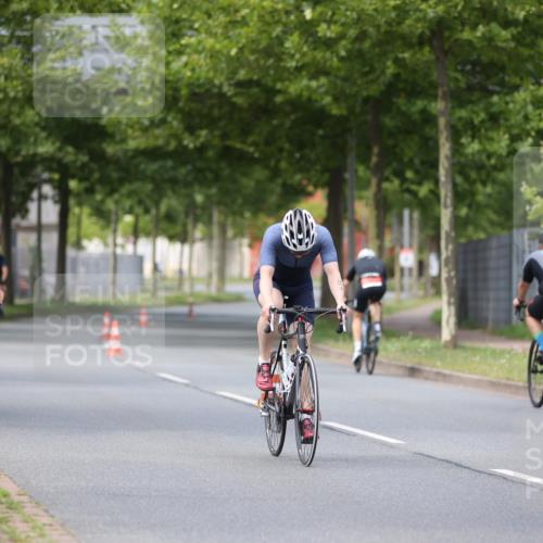 10.08.2025 - GEWOBA Citytriathlon Bremen Yannick Fuchs http://msf.ph/oto/8545971 10.08.2025 13:00:42 Radfahren 581, 613, 785, 1023 meine-sportfotos.de