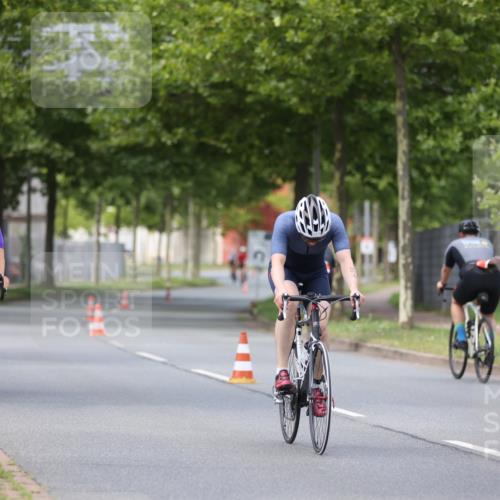 10.08.2025 - GEWOBA Citytriathlon Bremen Yannick Fuchs http://msf.ph/oto/8545977 10.08.2025 13:00:42 Radfahren 581, 613, 785, 1023 meine-sportfotos.de