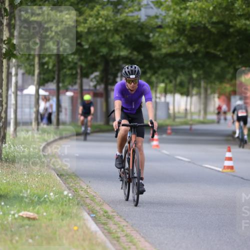 10.08.2025 - GEWOBA Citytriathlon Bremen Yannick Fuchs http://msf.ph/oto/8545985 10.08.2025 13:00:43 Radfahren 581, 613, 785, 1023 meine-sportfotos.de
