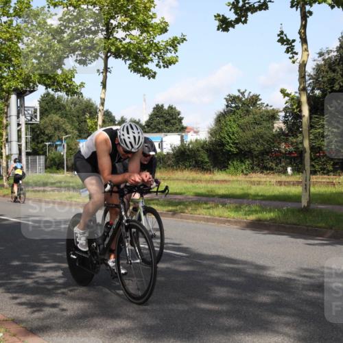 10.08.2025 - GEWOBA Citytriathlon Bremen Yannick Fuchs http://msf.ph/oto/8545986 10.08.2025 10:37:34 Radfahren 33, 49, 75, 121, 123, 145, 219, 375, 455, 485 meine-sportfotos.de