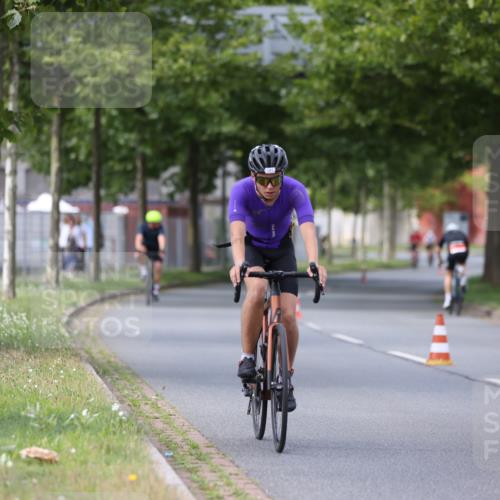 10.08.2025 - GEWOBA Citytriathlon Bremen Yannick Fuchs http://msf.ph/oto/8545989 10.08.2025 13:00:43 Radfahren 581, 613, 785, 1023 meine-sportfotos.de