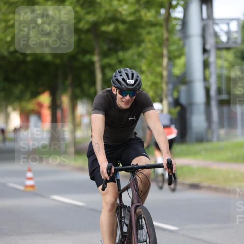 10.08.2025 - GEWOBA Citytriathlon Bremen Yannick Fuchs http://msf.ph/oto/8545992 10.08.2025 12:06:19 Radfahren 554, 580, 614, 634 meine-sportfotos.de