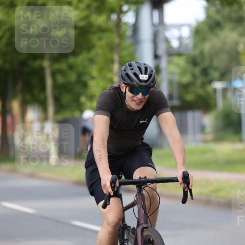10.08.2025 - GEWOBA Citytriathlon Bremen Yannick Fuchs http://msf.ph/oto/8545997 10.08.2025 12:06:19 Radfahren 554, 580, 614, 634 meine-sportfotos.de