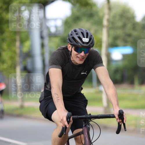 10.08.2025 - GEWOBA Citytriathlon Bremen Yannick Fuchs http://msf.ph/oto/8546000 10.08.2025 12:06:19 Radfahren 554, 580, 614, 634 meine-sportfotos.de