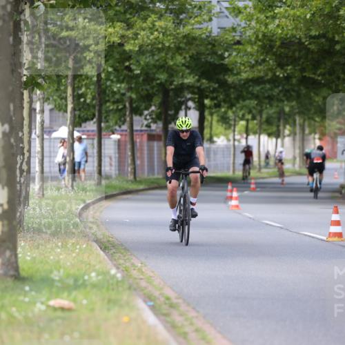 10.08.2025 - GEWOBA Citytriathlon Bremen Yannick Fuchs http://msf.ph/oto/8546001 10.08.2025 13:00:46 Radfahren 581, 613, 669, 677, 785, 1023 meine-sportfotos.de