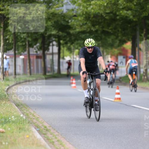 10.08.2025 - GEWOBA Citytriathlon Bremen Yannick Fuchs http://msf.ph/oto/8546005 10.08.2025 13:00:47 Radfahren 581, 613, 669, 677, 785, 1023 meine-sportfotos.de