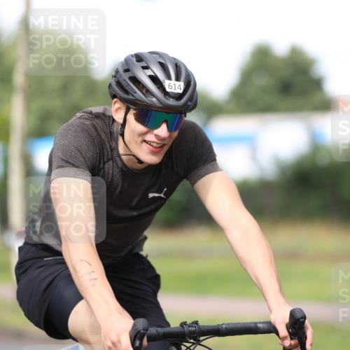10.08.2025 - GEWOBA Citytriathlon Bremen Yannick Fuchs http://msf.ph/oto/8546006 10.08.2025 12:06:19 Radfahren 554, 580, 614, 634 meine-sportfotos.de