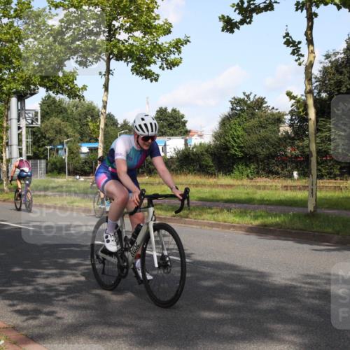 10.08.2025 - GEWOBA Citytriathlon Bremen Yannick Fuchs http://msf.ph/oto/8546009 10.08.2025 10:37:38 Radfahren 33, 49, 75, 123, 219, 375, 455, 474, 485, 501 meine-sportfotos.de