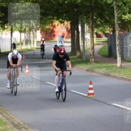 10.08.2025 - GEWOBA Citytriathlon Bremen Yannick Fuchs http://msf.ph/oto/8546017 10.08.2025 12:06:27 Radfahren 554, 580, 614, 634, 658 meine-sportfotos.de