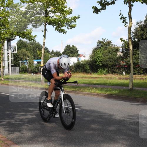10.08.2025 - GEWOBA Citytriathlon Bremen Yannick Fuchs http://msf.ph/oto/8546018 10.08.2025 10:37:43 Radfahren 33, 49, 69, 75, 123, 219, 375, 402, 458, 474, 485, 501 meine-sportfotos.de