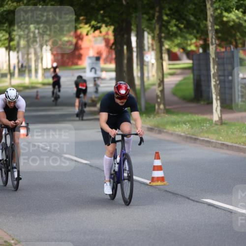 10.08.2025 - GEWOBA Citytriathlon Bremen Yannick Fuchs http://msf.ph/oto/8546023 10.08.2025 12:06:27 Radfahren 554, 580, 614, 634, 658 meine-sportfotos.de