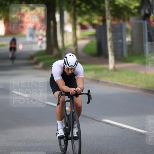 10.08.2025 - GEWOBA Citytriathlon Bremen Yannick Fuchs http://msf.ph/oto/8546036 10.08.2025 12:06:28 Radfahren 554, 580, 614, 634, 658, 714 meine-sportfotos.de
