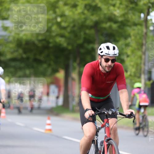 10.08.2025 - GEWOBA Citytriathlon Bremen Yannick Fuchs http://msf.ph/oto/8546040 10.08.2025 13:00:56 Radfahren 613, 646, 669, 677, 684, 713, 862, 944, 1023 meine-sportfotos.de
