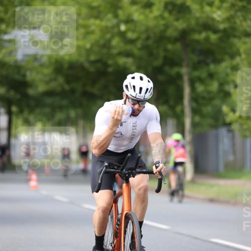 10.08.2025 - GEWOBA Citytriathlon Bremen Yannick Fuchs http://msf.ph/oto/8546054 10.08.2025 13:00:57 Radfahren 613, 646, 669, 677, 684, 713, 837, 862, 944, 1023 meine-sportfotos.de