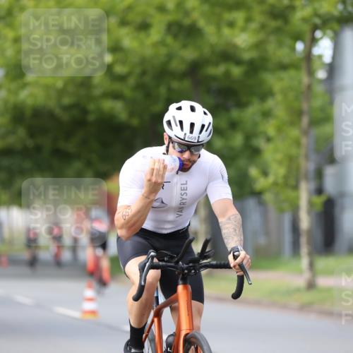 10.08.2025 - GEWOBA Citytriathlon Bremen Yannick Fuchs http://msf.ph/oto/8546058 10.08.2025 13:00:57 Radfahren 613, 646, 669, 677, 684, 713, 837, 862, 944, 1023 meine-sportfotos.de