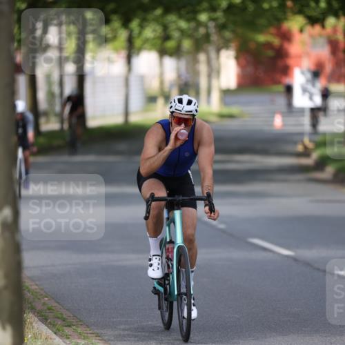10.08.2025 - GEWOBA Citytriathlon Bremen Yannick Fuchs http://msf.ph/oto/8546059 10.08.2025 12:06:31 Radfahren 580, 614, 634, 658, 714 meine-sportfotos.de