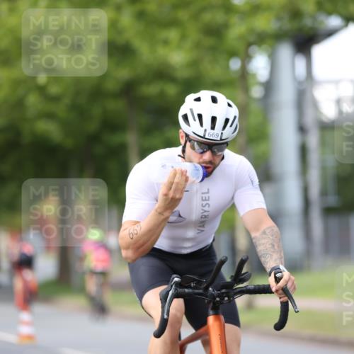 10.08.2025 - GEWOBA Citytriathlon Bremen Yannick Fuchs http://msf.ph/oto/8546062 10.08.2025 13:00:57 Radfahren 613, 646, 669, 677, 684, 713, 837, 862, 944, 1023 meine-sportfotos.de