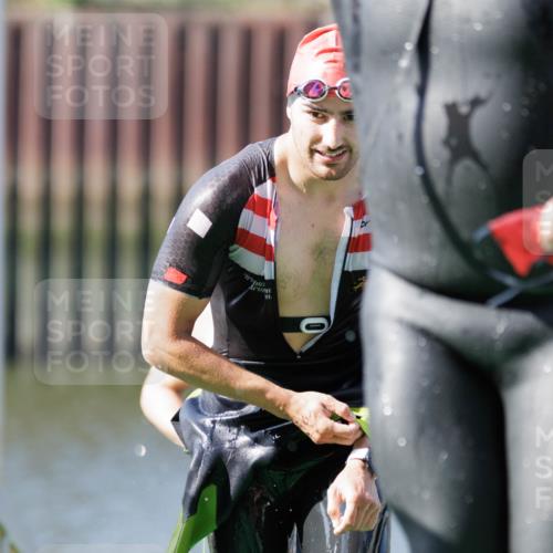 10.08.2025 - GEWOBA Citytriathlon Bremen H.Heesch http://msf.ph/oto/8546097 10.08.2025 10:16:11 Schwimmen 369, 422, 437, 511 meine-sportfotos.de