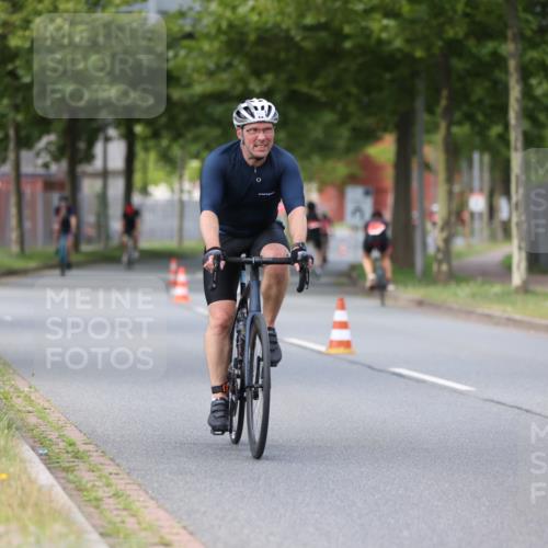 10.08.2025 - GEWOBA Citytriathlon Bremen Yannick Fuchs http://msf.ph/oto/8546101 10.08.2025 13:01:04 Radfahren 646, 669, 677, 684, 713, 837, 862, 926, 944, 1001 meine-sportfotos.de