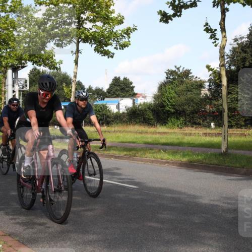 10.08.2025 - GEWOBA Citytriathlon Bremen Yannick Fuchs http://msf.ph/oto/8546103 10.08.2025 10:38:18 Radfahren 5, 19, 93, 101, 207, 247, 391, 463, 482 meine-sportfotos.de