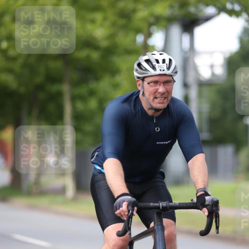 10.08.2025 - GEWOBA Citytriathlon Bremen Yannick Fuchs http://msf.ph/oto/8546115 10.08.2025 13:01:05 Radfahren 646, 669, 677, 684, 713, 837, 862, 926, 944, 1001 meine-sportfotos.de
