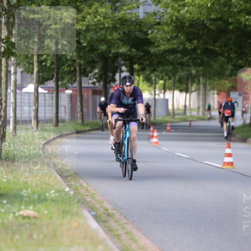 10.08.2025 - GEWOBA Citytriathlon Bremen Yannick Fuchs http://msf.ph/oto/8546125 10.08.2025 13:01:09 Radfahren 646, 669, 677, 684, 713, 829, 837, 862, 926, 944, 1001 meine-sportfotos.de