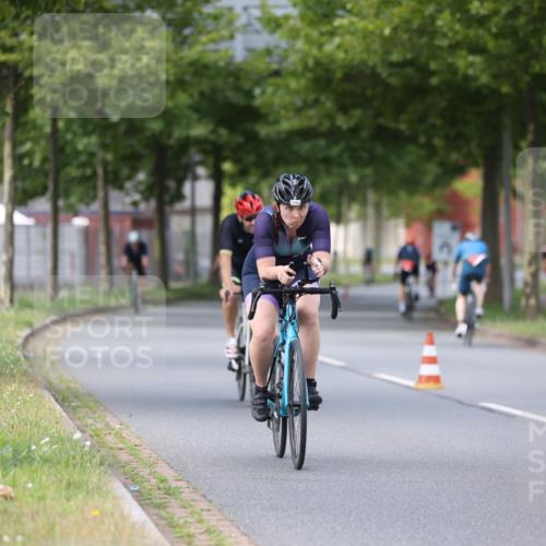 10.08.2025 - GEWOBA Citytriathlon Bremen Yannick Fuchs http://msf.ph/oto/8546134 10.08.2025 13:01:09 Radfahren 646, 669, 677, 684, 713, 829, 837, 862, 926, 944, 1001 meine-sportfotos.de