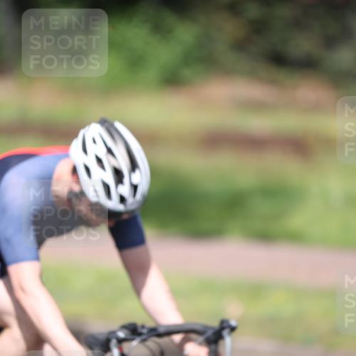 10.08.2025 - GEWOBA Citytriathlon Bremen Yannick Fuchs http://msf.ph/oto/8546161 10.08.2025 12:06:44 Radfahren 613, 658, 714 meine-sportfotos.de