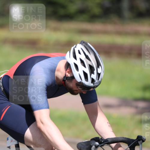 10.08.2025 - GEWOBA Citytriathlon Bremen Yannick Fuchs http://msf.ph/oto/8546166 10.08.2025 12:06:45 Radfahren 613, 658, 714 meine-sportfotos.de