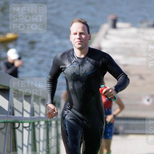 10.08.2025 - GEWOBA Citytriathlon Bremen H.Heesch http://msf.ph/oto/8546173 10.08.2025 10:16:29 Schwimmen 377, 487 meine-sportfotos.de