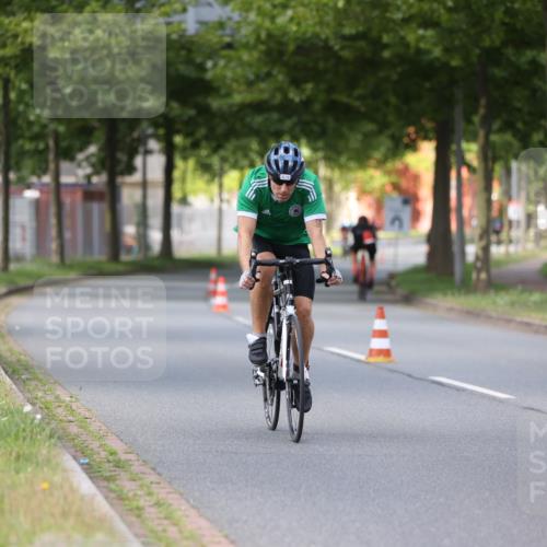 10.08.2025 - GEWOBA Citytriathlon Bremen Yannick Fuchs http://msf.ph/oto/8546178 10.08.2025 13:01:21 Radfahren 800, 829, 837, 926, 1001 meine-sportfotos.de