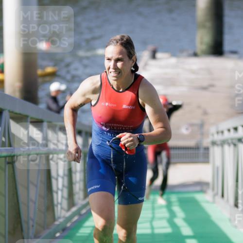 10.08.2025 - GEWOBA Citytriathlon Bremen H.Heesch http://msf.ph/oto/8546179 10.08.2025 10:16:35 Schwimmen 377, 425, 487 meine-sportfotos.de
