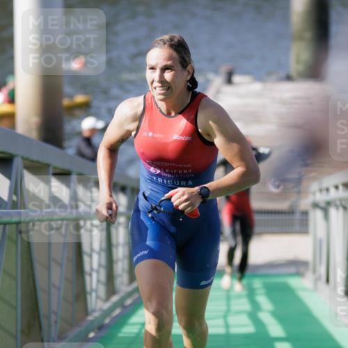 10.08.2025 - GEWOBA Citytriathlon Bremen H.Heesch http://msf.ph/oto/8546182 10.08.2025 10:16:35 Schwimmen 377, 425, 487 meine-sportfotos.de