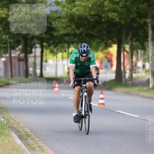 10.08.2025 - GEWOBA Citytriathlon Bremen Yannick Fuchs http://msf.ph/oto/8546183 10.08.2025 13:01:21 Radfahren 800, 829, 837, 926, 1001 meine-sportfotos.de