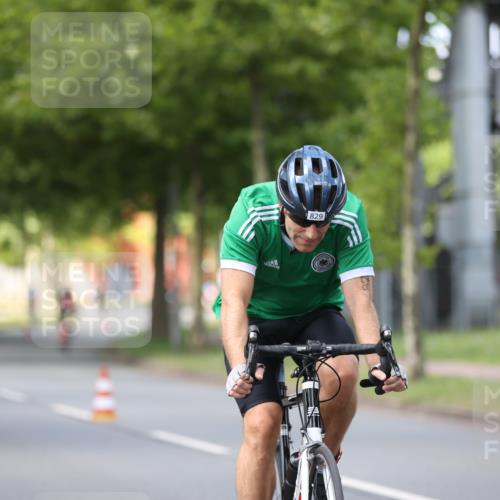 10.08.2025 - GEWOBA Citytriathlon Bremen Yannick Fuchs http://msf.ph/oto/8546191 10.08.2025 13:01:22 Radfahren 800, 816, 829, 837, 926, 1001 meine-sportfotos.de