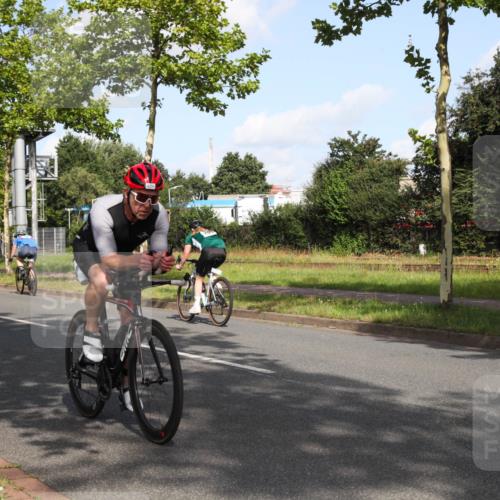 10.08.2025 - GEWOBA Citytriathlon Bremen Yannick Fuchs http://msf.ph/oto/8546207 10.08.2025 10:38:45 Radfahren 31, 63, 119, 163, 211, 429, 443, 506, 513 meine-sportfotos.de