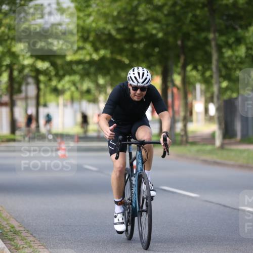 10.08.2025 - GEWOBA Citytriathlon Bremen Yannick Fuchs http://msf.ph/oto/8546212 10.08.2025 13:01:29 Radfahren 608, 663, 716, 754, 800, 816, 829, 851 meine-sportfotos.de
