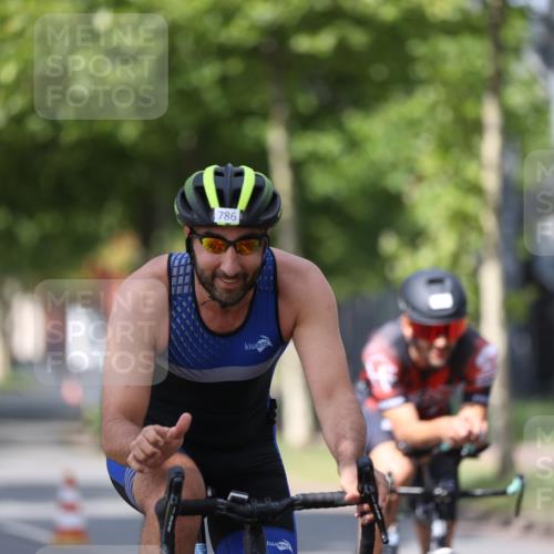 10.08.2025 - GEWOBA Citytriathlon Bremen Yannick Fuchs http://msf.ph/oto/8546231 10.08.2025 12:07:26 Radfahren 650, 740, 786, 815, 831 meine-sportfotos.de