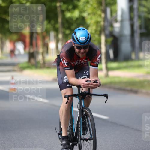 10.08.2025 - GEWOBA Citytriathlon Bremen Yannick Fuchs http://msf.ph/oto/8546237 10.08.2025 13:01:32 Radfahren 608, 663, 716, 754, 800, 816, 819, 829, 851 meine-sportfotos.de