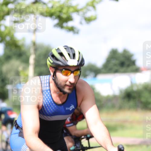 10.08.2025 - GEWOBA Citytriathlon Bremen Yannick Fuchs http://msf.ph/oto/8546241 10.08.2025 12:07:26 Radfahren 650, 740, 786, 815, 831 meine-sportfotos.de