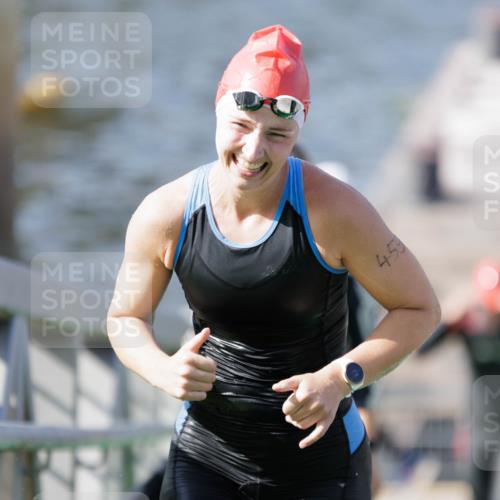 10.08.2025 - GEWOBA Citytriathlon Bremen H.Heesch http://msf.ph/oto/8546250 10.08.2025 10:16:50 Schwimmen 424, 459 meine-sportfotos.de