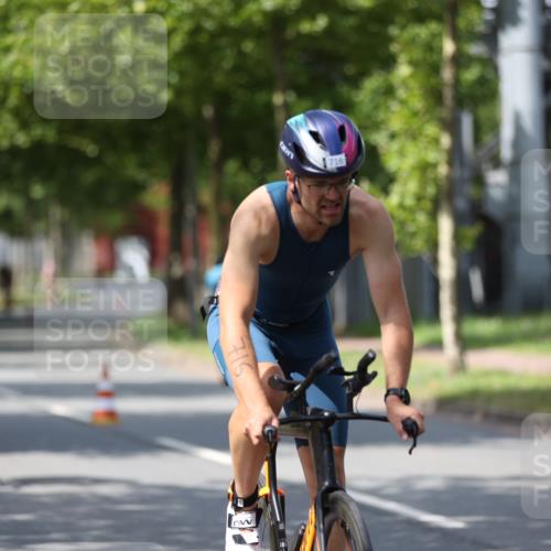 10.08.2025 - GEWOBA Citytriathlon Bremen Yannick Fuchs http://msf.ph/oto/8546252 10.08.2025 13:01:36 Radfahren 608, 663, 703, 716, 754, 800, 816, 819, 828, 851 meine-sportfotos.de