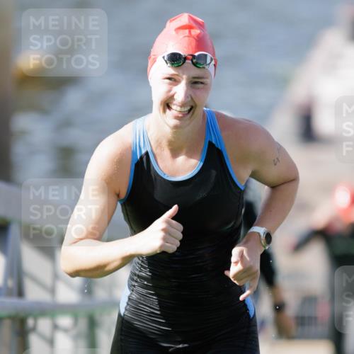 10.08.2025 - GEWOBA Citytriathlon Bremen H.Heesch http://msf.ph/oto/8546254 10.08.2025 10:16:50 Schwimmen 424, 459 meine-sportfotos.de