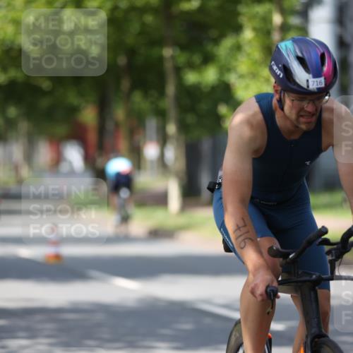 10.08.2025 - GEWOBA Citytriathlon Bremen Yannick Fuchs http://msf.ph/oto/8546259 10.08.2025 13:01:36 Radfahren 608, 663, 703, 716, 754, 800, 816, 819, 828, 851 meine-sportfotos.de