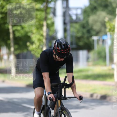 10.08.2025 - GEWOBA Citytriathlon Bremen Yannick Fuchs http://msf.ph/oto/8546268 10.08.2025 12:07:32 Radfahren 559, 650, 693, 705, 706, 721, 740, 786, 815, 831 meine-sportfotos.de