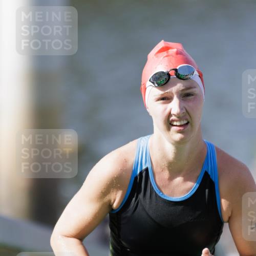 10.08.2025 - GEWOBA Citytriathlon Bremen H.Heesch http://msf.ph/oto/8546273 10.08.2025 10:16:51 Schwimmen 424, 459 meine-sportfotos.de