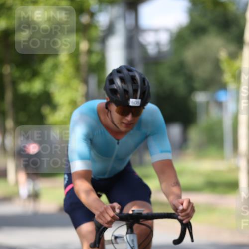 10.08.2025 - GEWOBA Citytriathlon Bremen Yannick Fuchs http://msf.ph/oto/8546276 10.08.2025 13:01:37 Radfahren 608, 663, 703, 716, 754, 800, 816, 819, 828, 851 meine-sportfotos.de