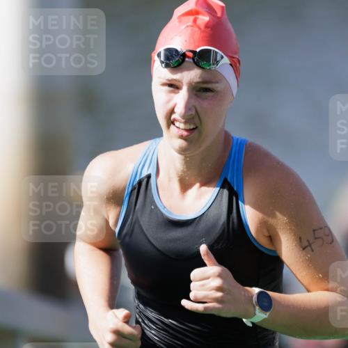 10.08.2025 - GEWOBA Citytriathlon Bremen H.Heesch http://msf.ph/oto/8546277 10.08.2025 10:16:51 Schwimmen 424, 459 meine-sportfotos.de